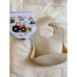 Cribmates Baby Bib Set Construction Bandana & Tan Silicone Pocket Bib CM94000DG
